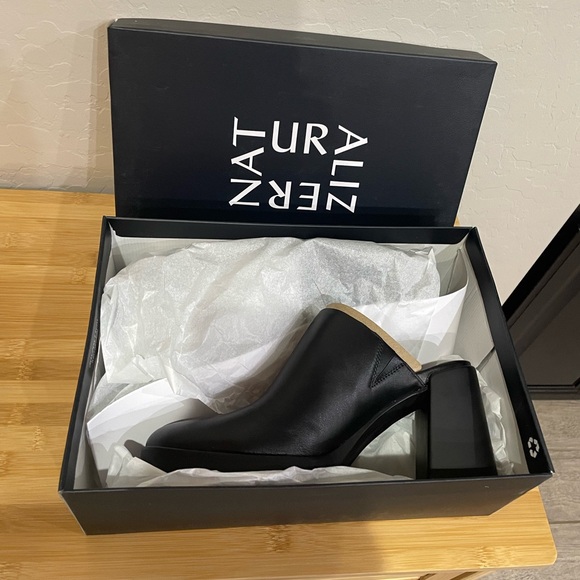 Naturalizer Black Chunky Heels - Gen Connect Leather Heels Clogs - Picture 4 of 6